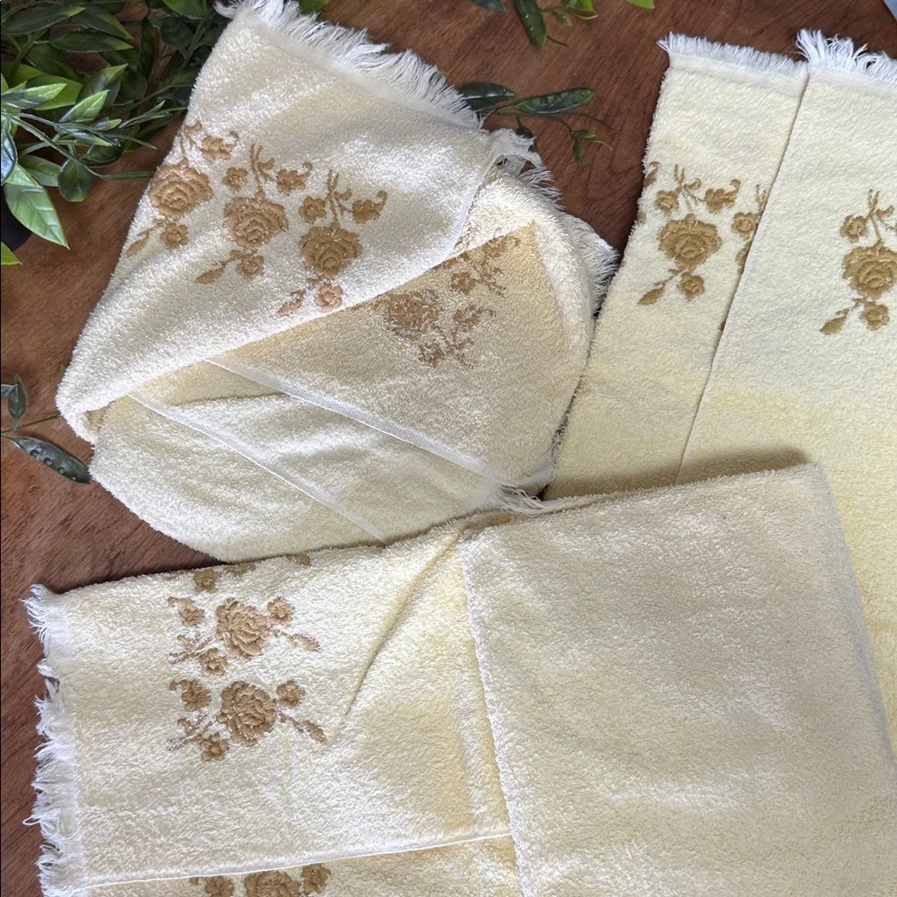 Vintage Dundee Floral Embroidered Bath Towel Set - Cream and Gold